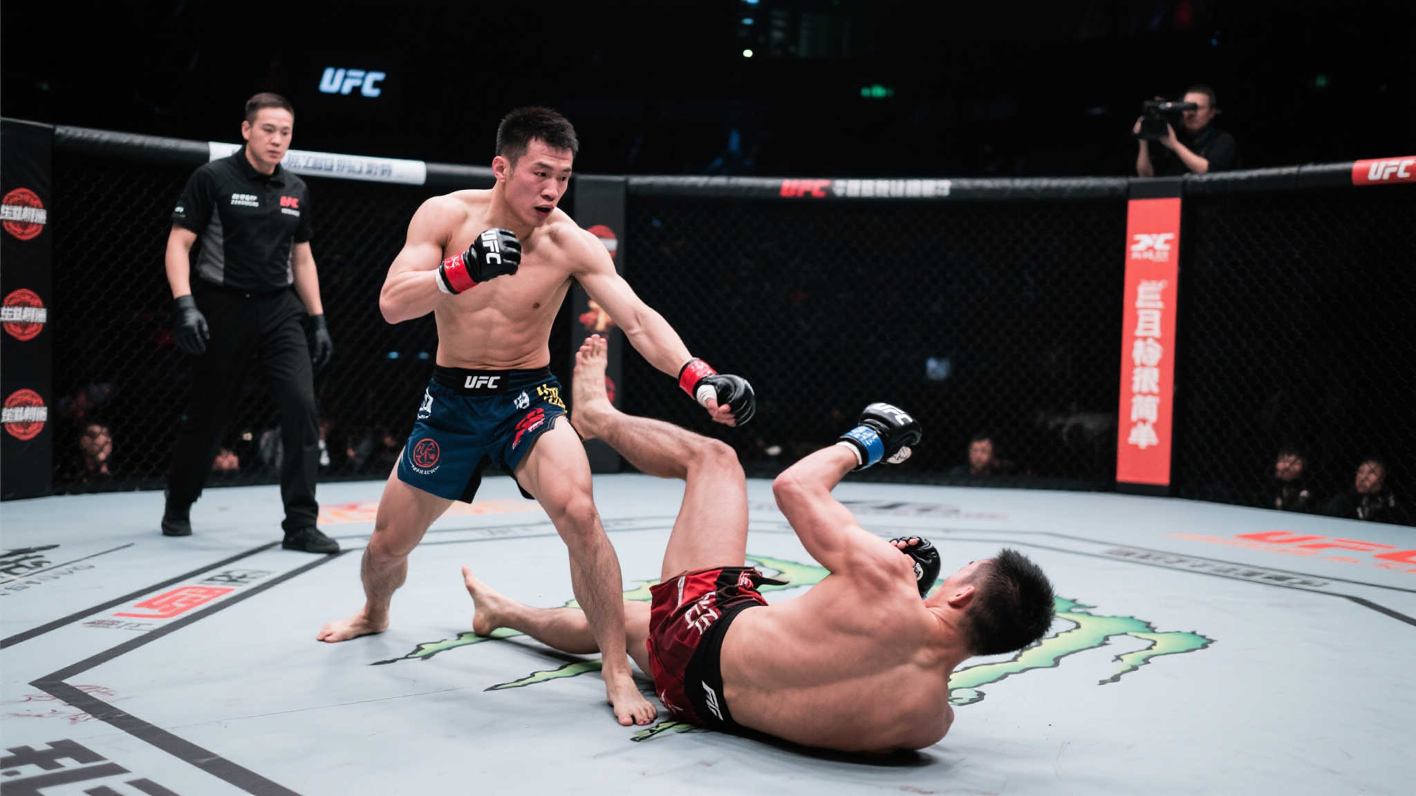 不死不休！散打重炮任亚伟单枪匹马挑战轻量级锦标赛！